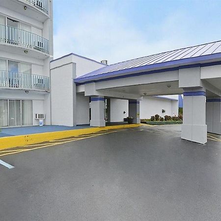Howard Johnson By Wyndham Saint Joseph Benton Harbor Extérieur photo
