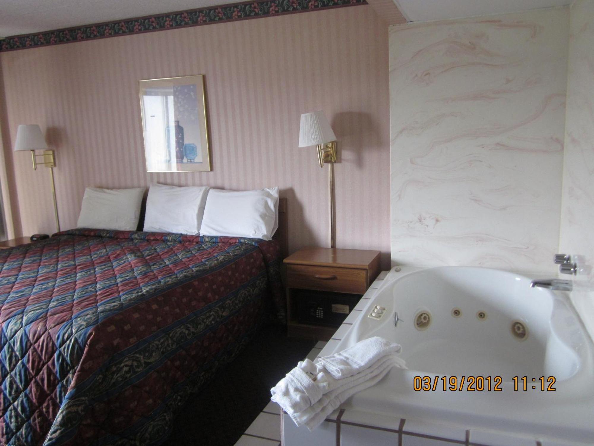 Howard Johnson By Wyndham Saint Joseph Benton Harbor Extérieur photo