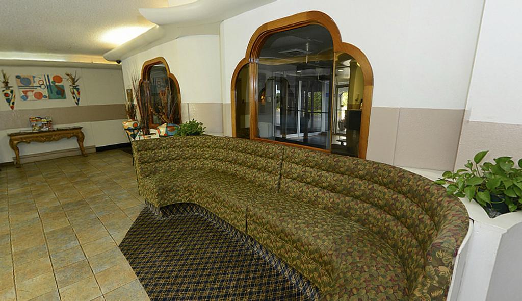Howard Johnson By Wyndham Saint Joseph Benton Harbor Extérieur photo