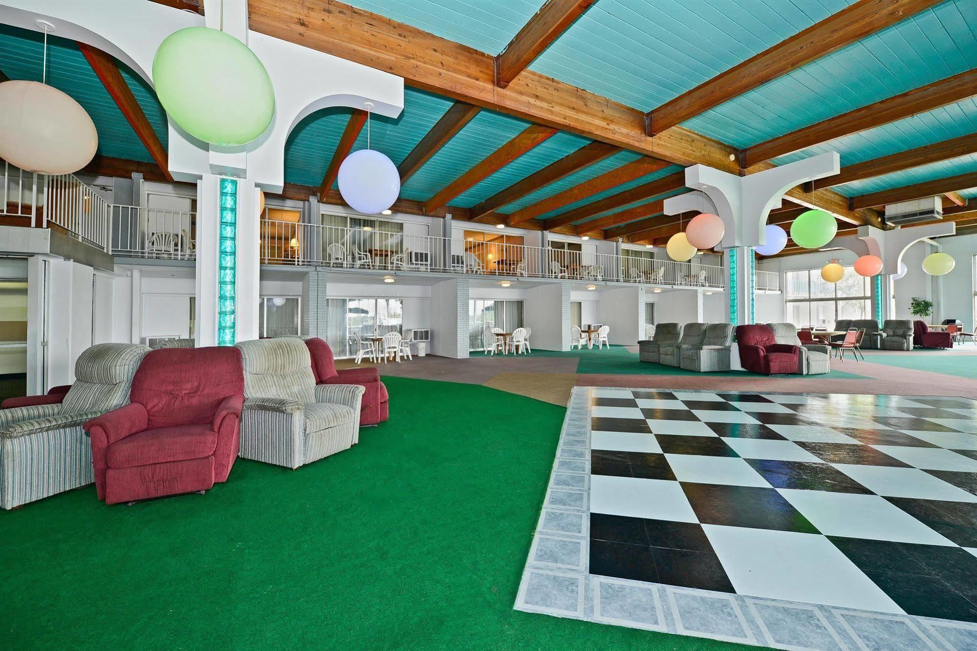 Howard Johnson By Wyndham Saint Joseph Benton Harbor Intérieur photo