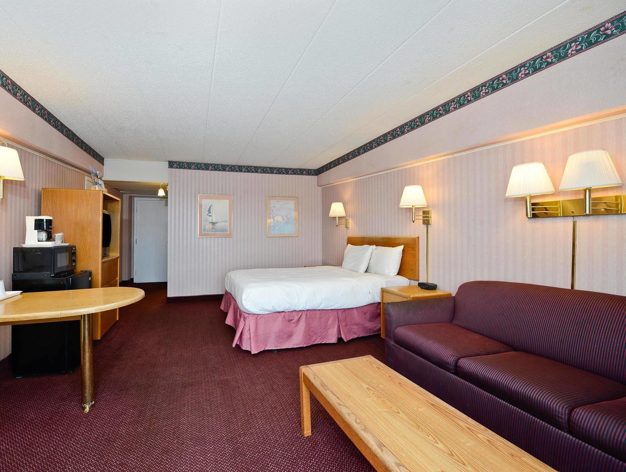 Howard Johnson By Wyndham Saint Joseph Benton Harbor Extérieur photo