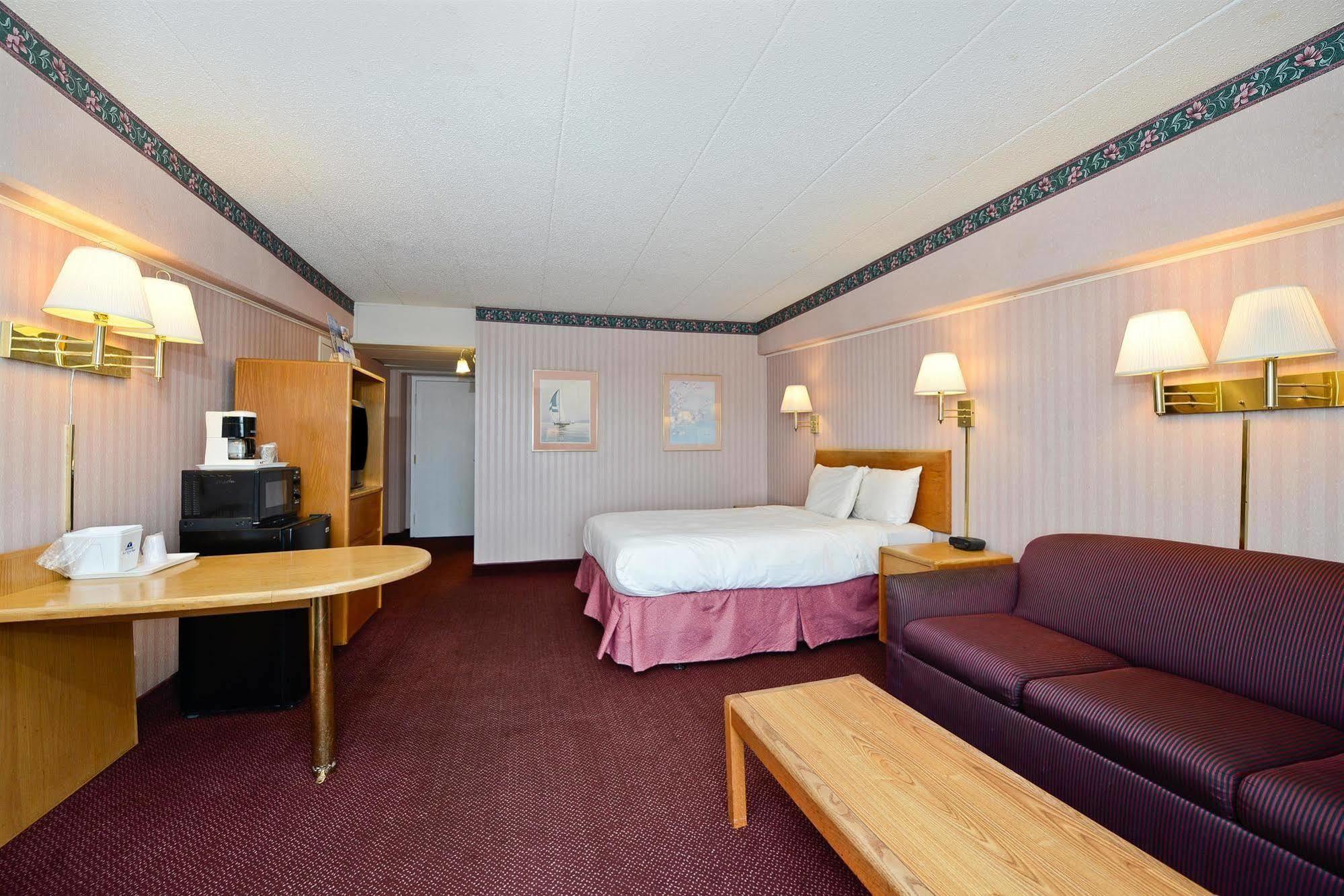 Howard Johnson By Wyndham Saint Joseph Benton Harbor Chambre photo