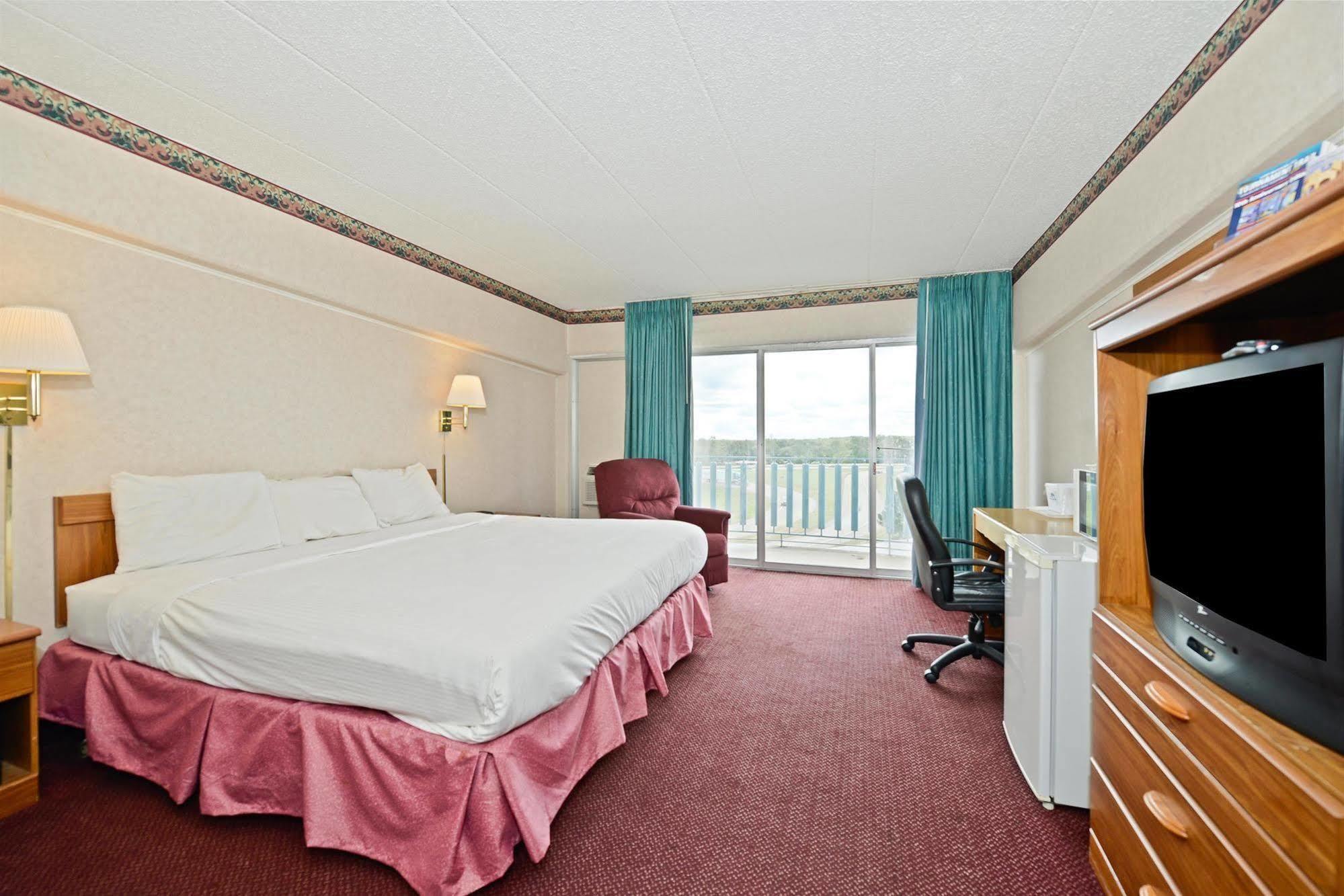 Howard Johnson By Wyndham Saint Joseph Benton Harbor Extérieur photo
