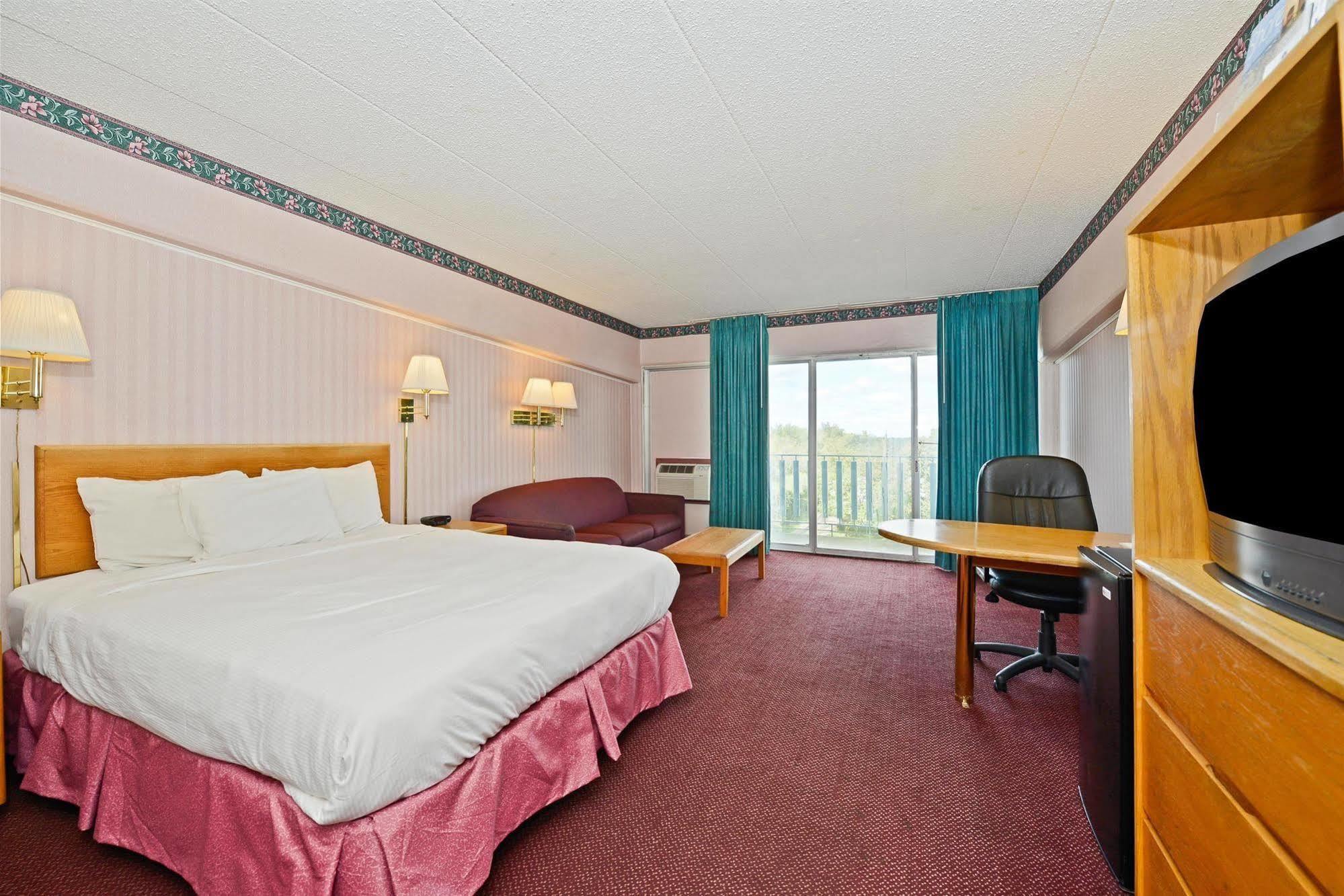 Howard Johnson By Wyndham Saint Joseph Benton Harbor Extérieur photo