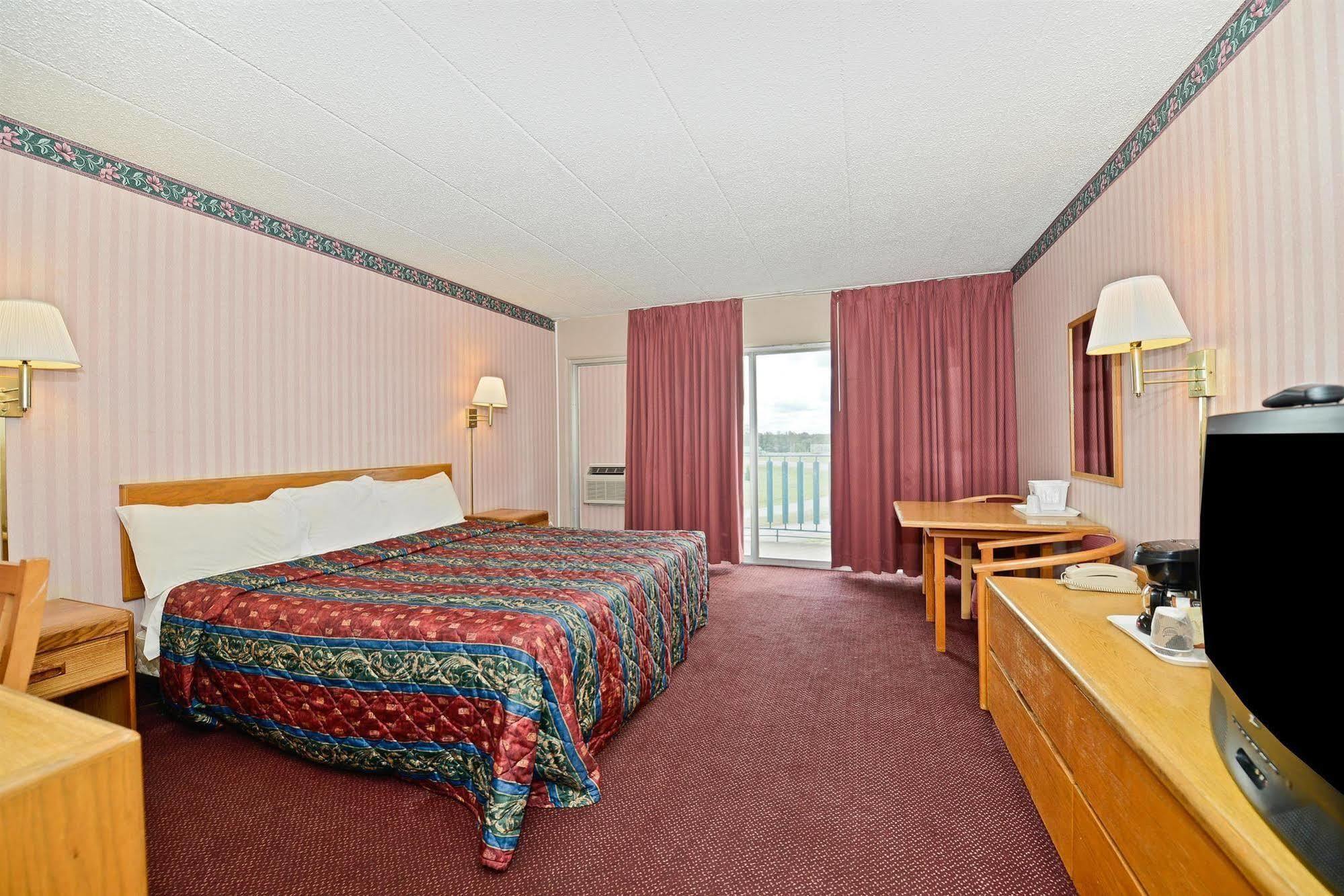 Howard Johnson By Wyndham Saint Joseph Benton Harbor Extérieur photo