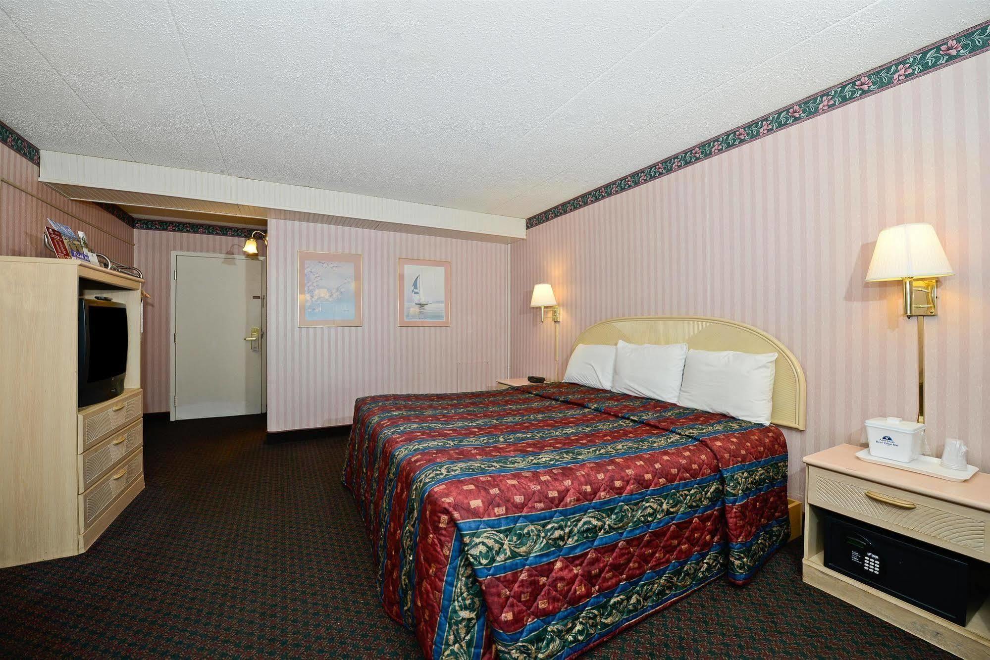 Howard Johnson By Wyndham Saint Joseph Benton Harbor Extérieur photo