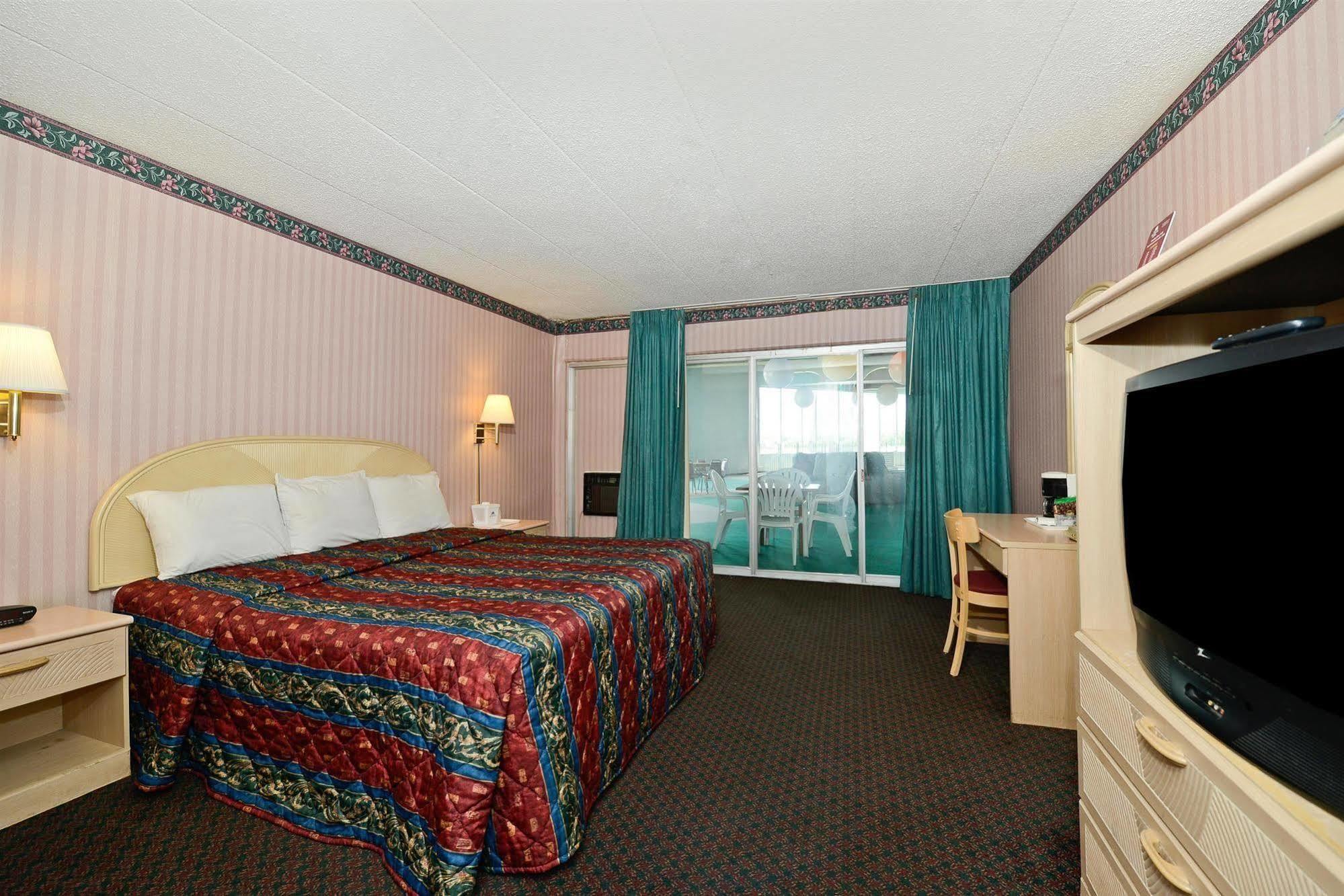 Howard Johnson By Wyndham Saint Joseph Benton Harbor Extérieur photo