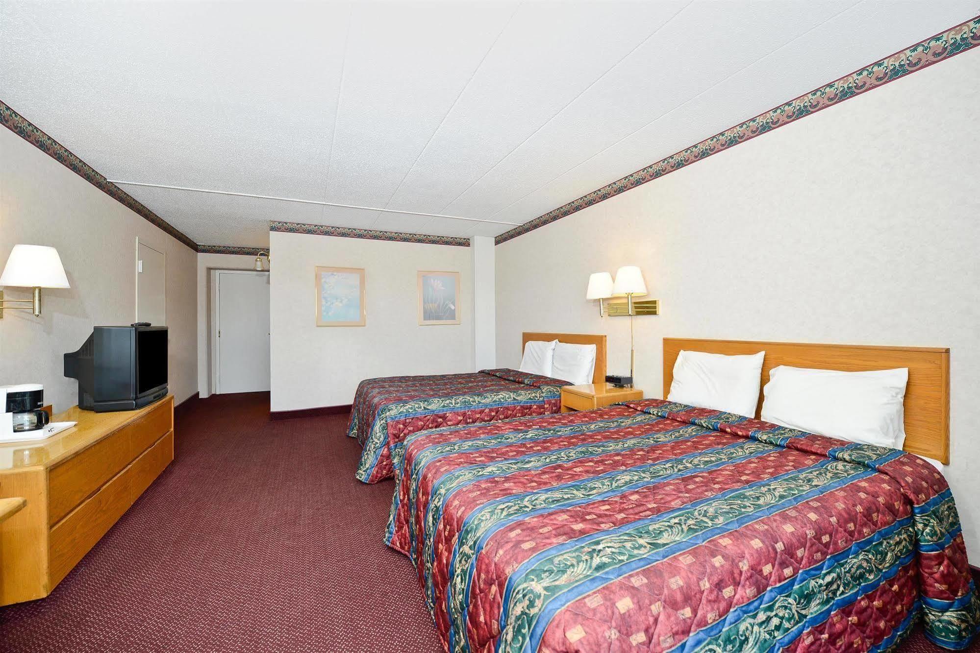 Howard Johnson By Wyndham Saint Joseph Benton Harbor Chambre photo