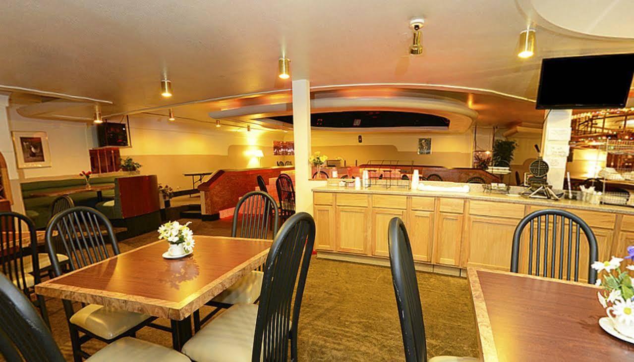 Howard Johnson By Wyndham Saint Joseph Benton Harbor Extérieur photo